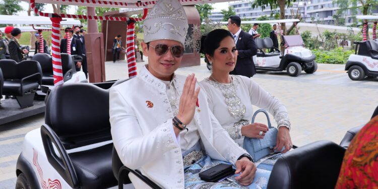 Gagahnya Menteri AHY Kenakan Baamar Galung Pancar Matahari di Upacara HUT ke-79 Kemerdekaan RI
