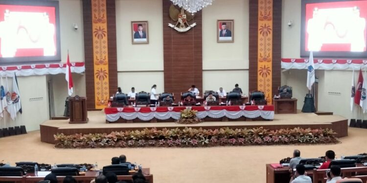 Situasi Paripurna DPRD Sulut. (Foto: meikel/barta)