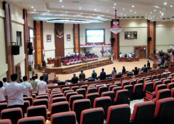 Situasi Rapat Paripurna DPRD Provinsi Sulut. (Foto: meikel/barta)