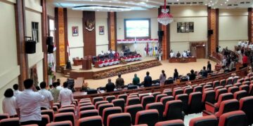 Situasi Rapat Paripurna DPRD Provinsi Sulut. (Foto: meikel/barta)