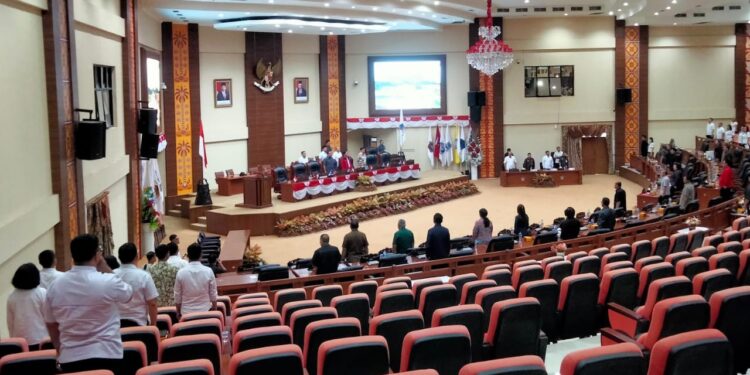 Situasi Rapat Paripurna DPRD Provinsi Sulut. (Foto: meikel/barta)