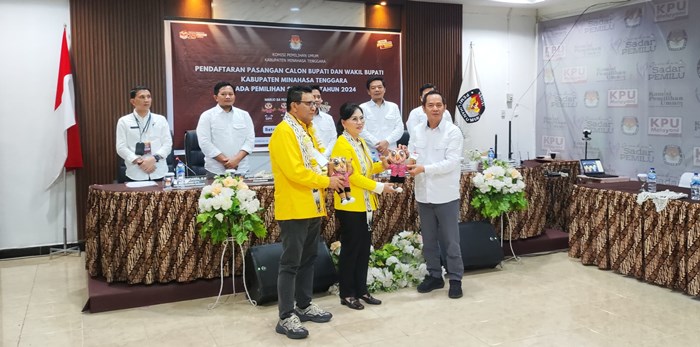 Djein Rende dan Ascke Benu pendaftar keempat atau yang terakhir. 