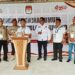 Bakal calon Bupati Kepulauan Talaud, Haroni Mamentiwalo saat menggelar konferensi pers.