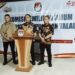 Plh Ketua KPU Talaud Jekman Wauda didampingi oleh 2 komisioner KPU Talaud, Ahmad Faisal Tahir dan Budirman saat melakukan konferensi pers.