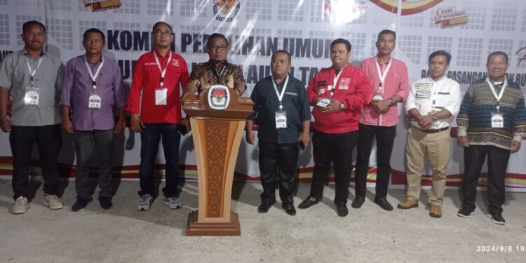 Berlangsungnya konferensi pers usai penyerahan berkas perbaikan pasangan MAP - AYS.
