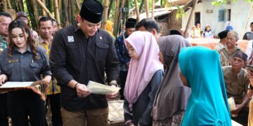 Menteri Agraria dan Tata Ruang/Kepala Badan Pertanahan Nasional (ATR/BPN), Agus Harimurti Yudhoyono (AHY) mengajak masyarakat untuk mendaftarkan tanahnya. (foto: dok ATR/BPN)
