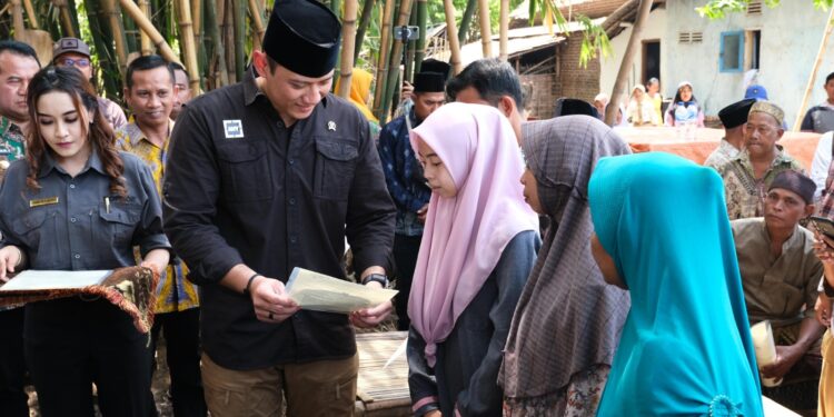 Menteri Agraria dan Tata Ruang/Kepala Badan Pertanahan Nasional (ATR/BPN), Agus Harimurti Yudhoyono (AHY) mengajak masyarakat untuk mendaftarkan tanahnya. (foto: dok ATR/BPN)