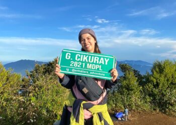 Virginia Veronica Gerungan saat berada di Puncak Cikuray. (Foto: istimewa)