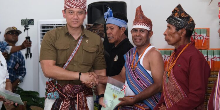 AHY Berikan Sertipikat Tanah Kepada Eks Timur-Timur. (Foto: istimewa)