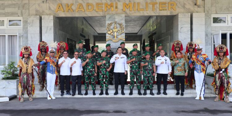 Menteri Agraria dan Tata Ruang/Kepala Badan Pertanahan Nasional (ATR/BPN), Agus Harimurti Yudhoyono (AHY) dinilai patut menjadi panutan penerus harapan bangsa, terutama bagi Taruna/i Akademi Militer (Akmil). (foto: dok ATR/BPN)