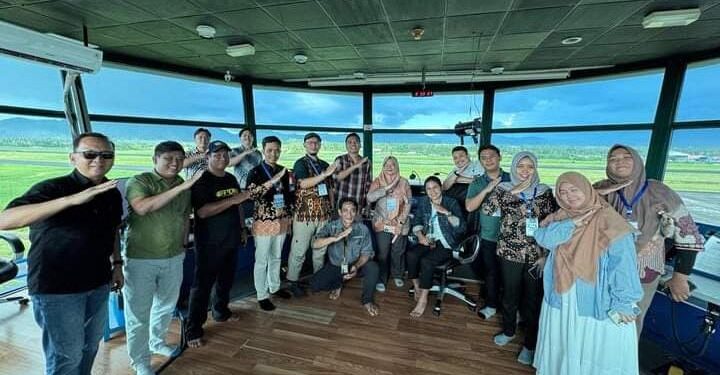 Peserta pelatihan dan sertifikasi Pilot Drone Politeknik se-Indonesia di Bandara Sam Ratulangi. (Foto: istimewa)