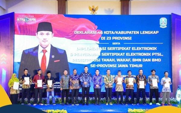 Menteri Agraria dan Tata Ruang/Kepala Badan Pertanahan Nasional (ATR/BPN), Agus Harimurti Yudhoyono (AHY) meluncurkan Implementasi Layanan Sertipikat Tanah Elektronik se-Jawa Timur. (sumber foto: ATR/BPN).