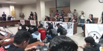 AMAN Sulut saat menyampaikan pendapatnya terkait persoalan situs Minahasa. (Foto: meikel/barta)