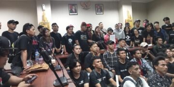 AMARA Sulut saat membawakan aspirasi ke DPRD Sulut. (Foto; meikel/barta)