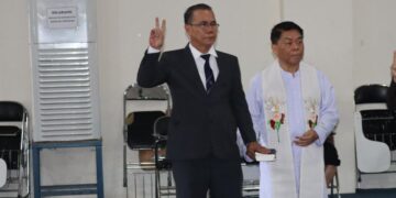 Jacob Teteol S. Makapedua, SE MTDiv saat diambil sumpah Jabatan Wakil Direktur IV Polimdo. (Foto: istimewa)