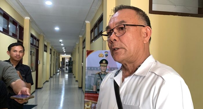 Jubir BPMS GMIM Jhon Rori memberi keterangan pada wartawan di Mapolda Sulut. (foto: Tri/Barta1)