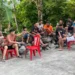 Saat Mario Seliang Temui Warga Kolongan Beha Baru dan Bantu Pengecoran Jalan