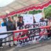 Massa akasi BEM Nusantara dan Mahasiswa BMR di depan Gedung DPRD Sulut. (Foto: meikel/barta)