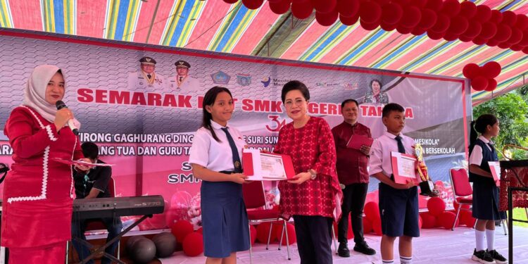 HUT SMKN 3 Tahuna ke-34, Rinny Tamuntuan Terkesan dengan Masamper Siswa