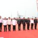 Menteri Agraria dan Tata Ruang/Kepala Badan Pertanahan Nasional, Agus Harimurti Yudhoyono (AHY) menerima brevet kehormatan Hiu Kencana dari TNI AL. (foto: dok ATR/BPN)