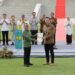 Menteri AHY menyerahkan Sertipikat Tanah Elektronik berupa Hak Pakai untuk Istana Negara. (Foto: ATR/BPN)