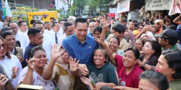 Menteri AHY bersama warga di kawasan kumuh dalam program Perbaikan Rumah dan Konsolidasi Tanah Vertikal Rumah Susun Cinta Damai di Kelurahan Tanah Tinggi, Kecamatan Johar Baru, Jakarta Pusat yang peresmiannya dilakukan pada Jumat (27/09/2024). (foto: dok ATR/BPN)