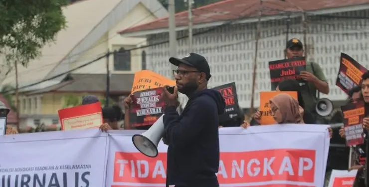 Jurnalis dan Pembela HAM Papua Tuntut Polisi Ungkap Kasus Bom di Kantor Redaksi JUBI