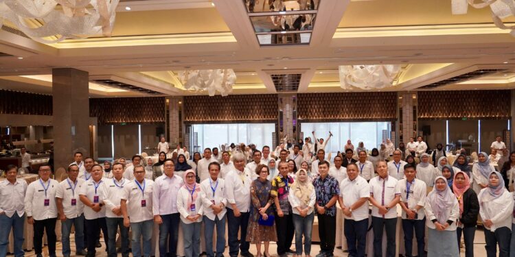 Caption: Kementerian Agraria dan Tata Ruang/Badan Pertanahan Nasional (ATR/BPN) melalui Direktorat Jenderal (Ditjen) Penataan Agraria menyelenggarakan kegiatan Monitoring dan Evaluasi Kinerja Kegiatan Bidang Penataan dan Pemberdayaan Tahun 2024 pada Rabu (23/10/2024) di Ayana Midplaza Hotel, Jakarta. (foto: dok ATR/BPN)