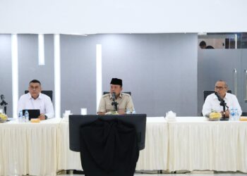 Menteri Agraria dan Tata Ruang/Kepala Badan Pertanahan Nasional (ATR/BPN), Nusron Wahid dan Wakil Menteri (Wamen) ATR/Wakil Kepala (Waka) BPN, Ossy Dermawan memimpin Rapat Pimpinan pertama. (foto: dok ATR/BPN)