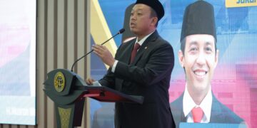 Menteri Agraria dan Tata Ruang/Kepala Badan Pertanahan Nasional (ATR/BPN), Nusron Wahid mengajak seluruh tamu yang hadir untuk mengirim doa bagi Alm. Ibu Ani Yudhoyono. (foto: dok ATR/BPN)