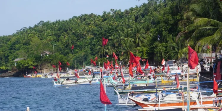 Parade Perahu Nelayan Saat Kampanye Tamuntuan-Seliang di Tanjung Pantai Enemawira