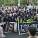 Massa aksi menolak reklamasi Manado Utara di Gedung DPRD Sulut. (Foto; istimewa).