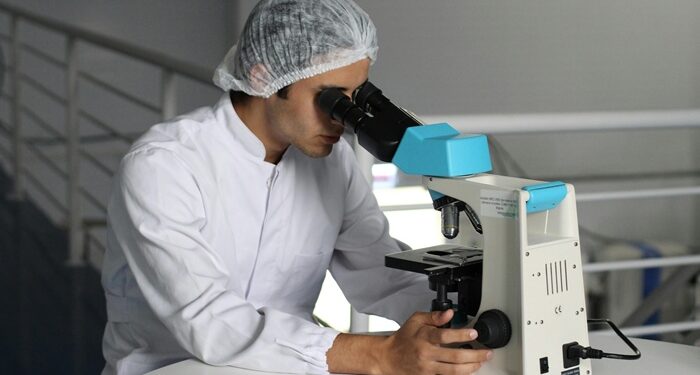 Ilustrasi pemeriksaan kesehatan di laboratorium (foto: pexels-pixabay)