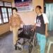 Kursi Roda bagi Dua Penyandang Disabilitas Pemberian Rinny Tamuntuan