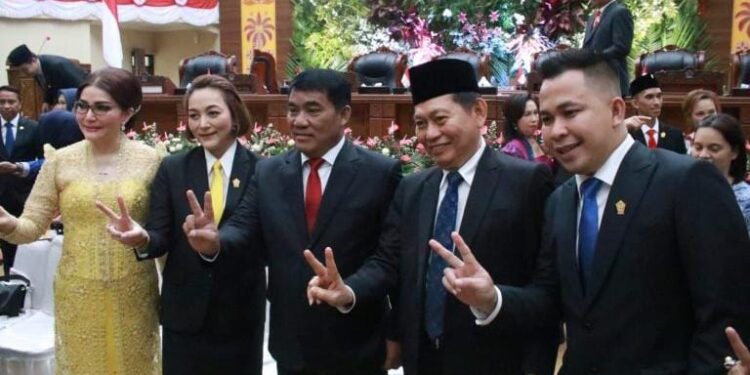 Ketua Fraksi Nasdem, Braien RL Waworuntu bersama koalisi pemenangan. (Foto: istimewa)