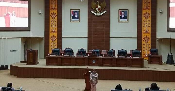 Anggota DPRD Provinsi Sulut, Inggried Sondakh saat membawakan sambutan pada peribadatan pagi. (Foto: istimewa)