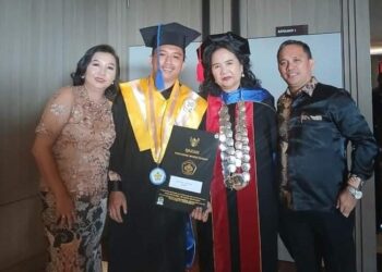 Ketua IKA Polimdo, Justman Entjaurau bersama Direktur Polimdo, Mareyke Alelo. (Foto: istimewa)