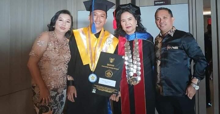 Ketua IKA Polimdo, Justman Entjaurau bersama Direktur Polimdo, Mareyke Alelo. (Foto: istimewa)