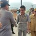 Pimpinan DPRD Sitaro Alfrets menyambut kehadiran Kapolda Sulut Irjen Pol Roycke Harrie Langie. (foto: Barta1)