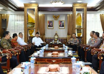 Kunjungi Kapolri, Menteri Nusron Perkuat Kerja Sama untuk Berantas Mafia Tanah. (foto: ATR/BPN)