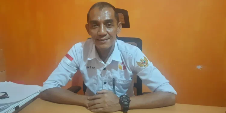 Tim Hukum Pasangan Jabes Gaghana-Patras Madonsa Laporkan Dugaan Pelanggaran ke Bawaslu Sangihe Foto: Koordinator Divisi Penanganan Pelanggaran dan Penyelesaian Sengketa Bawaslu Sangihe, Wenseslaus Makawaehe. (Dok. Istimewa)