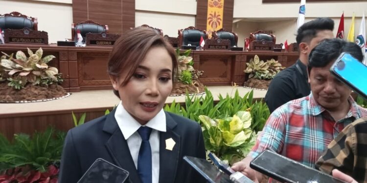 Pimpinan DPRD Sulut, Stella Runtuwene. (Foto: meikel/barta)