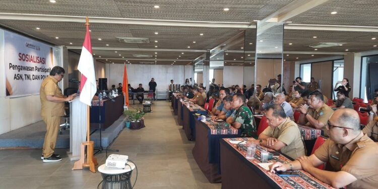 Foto: Pj. Bupati Sangihe saat membuka sosialisasi netralitas ASN. (dok. Istimewa)