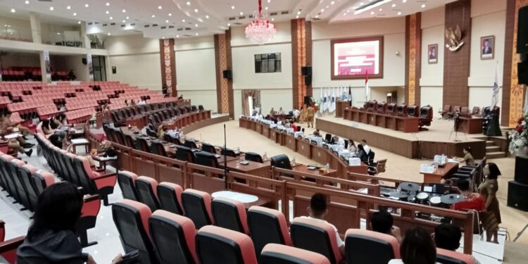 Sistuasi di Ruang Paripurna DPRD Provinsi Sulut. (Foto: meikel/barta)