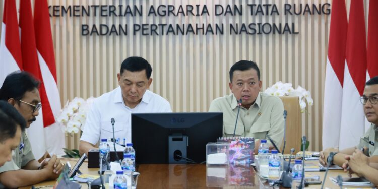 Diskusi dengan Menhan, Menteri Nusron Lakukan Penguatan Kerja Sama Dalam Pengamanan Tanah Aset Negara. (Foto: ATR/BPN)