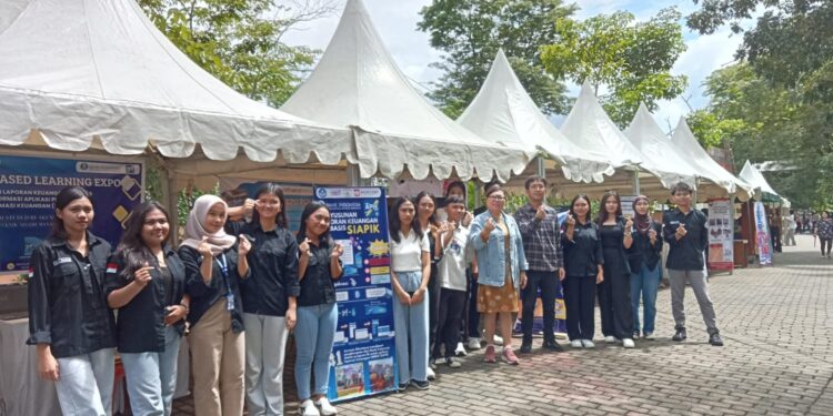 Jurusan Akuntansi Polimdo pada PBL Expo. (Foto: meikel/Barta)