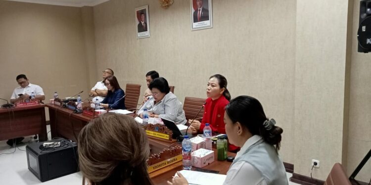 DPRD Provinsi Sulut, Cindy Wurangian kritik RSUD Prof Kandou. (Foto: meikel/barta)