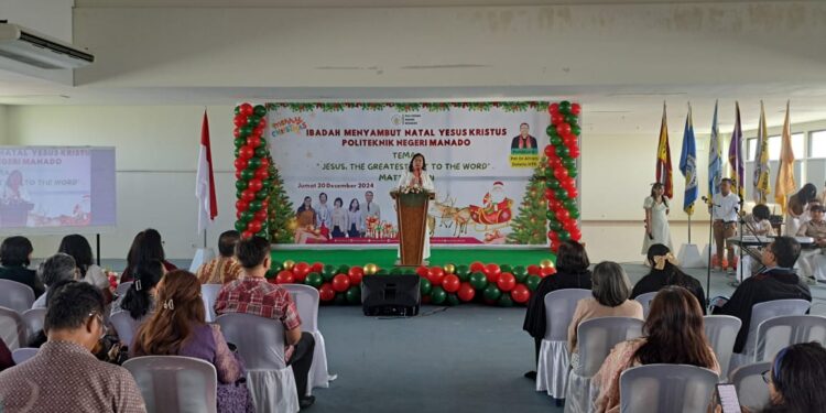 Direktur Polimdo, Dra Mareyke Alelo MBA Membawa Sambutan pra-Natal Polimdo. (foto: istimewa)