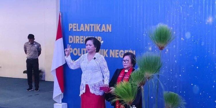 Momen Dra Mareyke Alelo, MBA dilantik menjadi Direktur Polimdo. (Foto: istimewa)