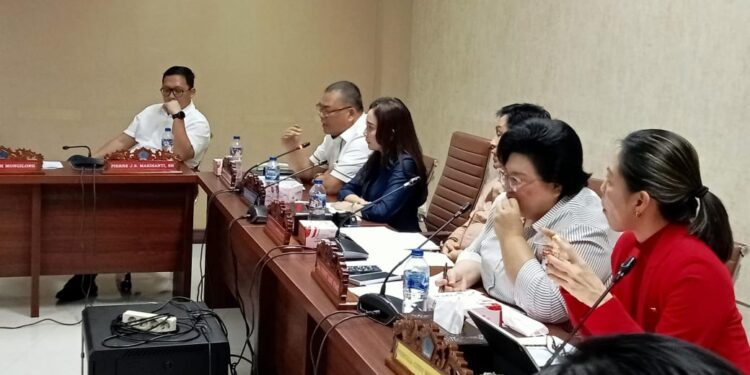 RDP Komisi IV DPRD Sulut bersama RSUP Prof Kandou. (Foto: meikel/barta)
